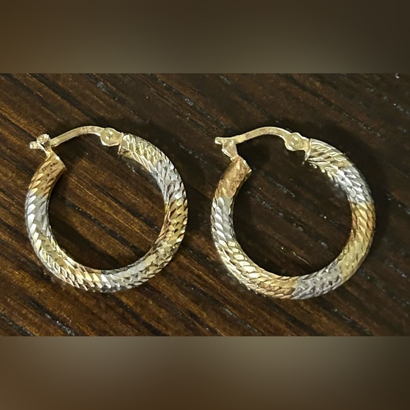 **FLASH SALE** 14K Gold Tri-color Earrings - Picture 4 of 7